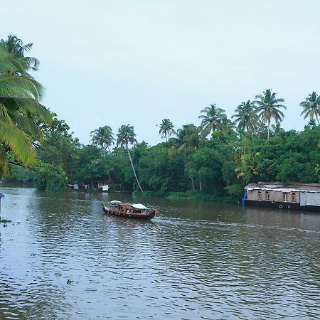 Отель Chaandhni Lake View Alappuzha Экстерьер фото