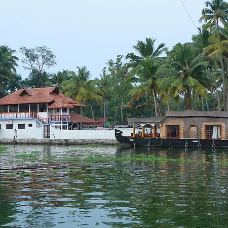 Отель Chaandhni Lake View Alappuzha Экстерьер фото