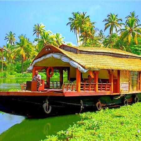Отель Chaandhni Lake View Alappuzha Экстерьер фото