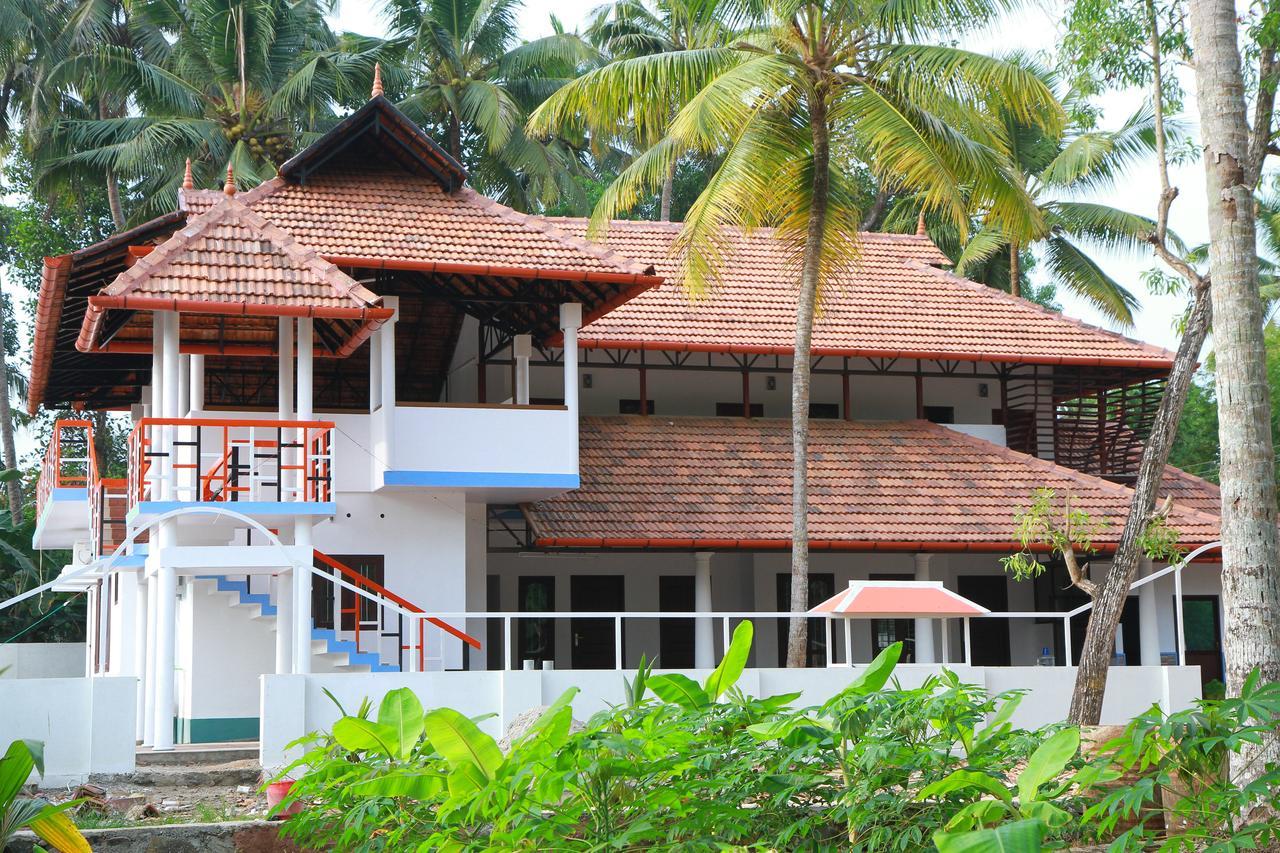 Отель Chaandhni Lake View Alappuzha Экстерьер фото