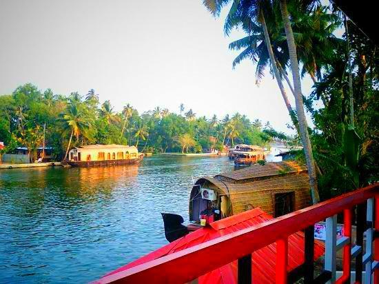 Отель Chaandhni Lake View Alappuzha Экстерьер фото