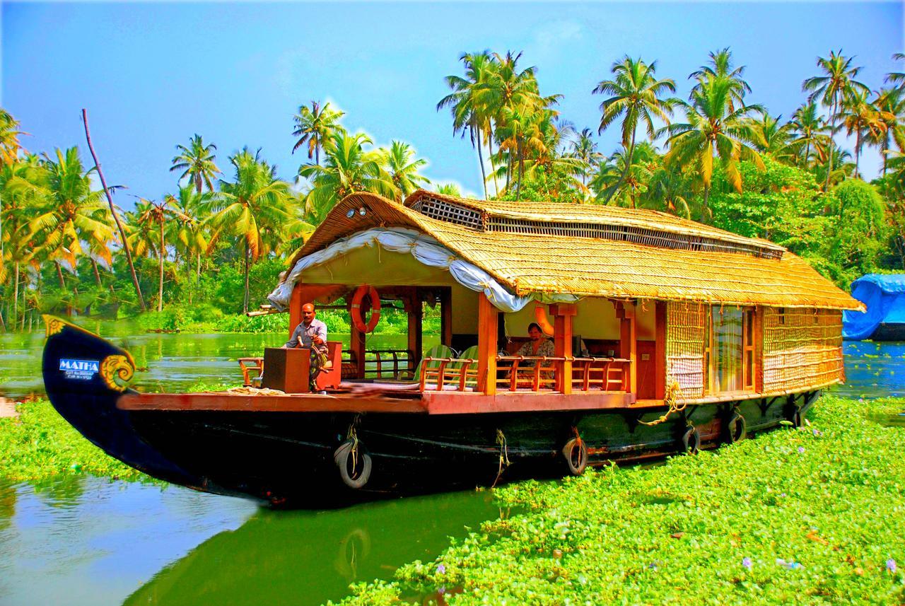 Отель Chaandhni Lake View Alappuzha Экстерьер фото
